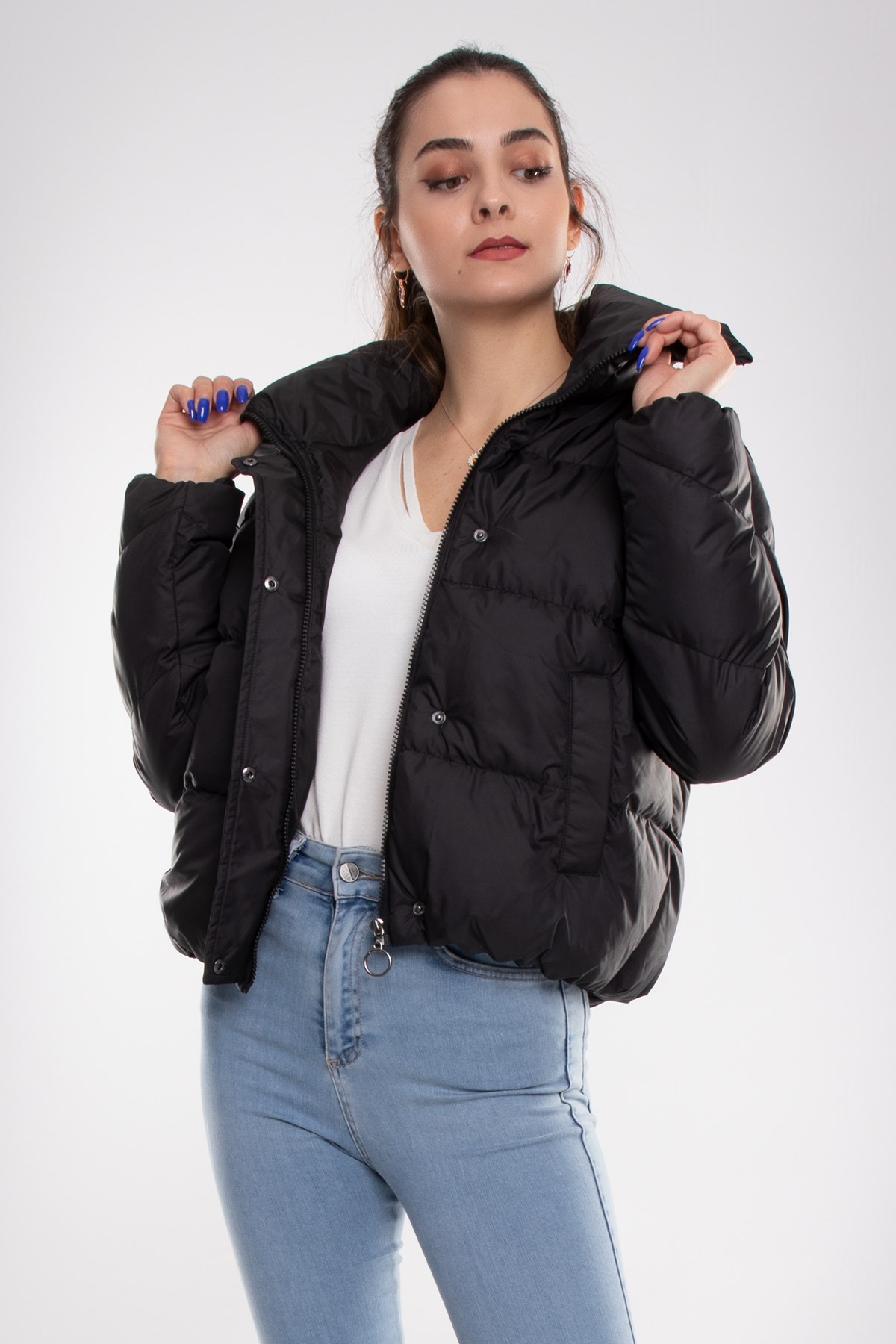 LEYLAK Geniş Yaka Kol ve Etek Ucu Lastikli Kadın Kısa Mont