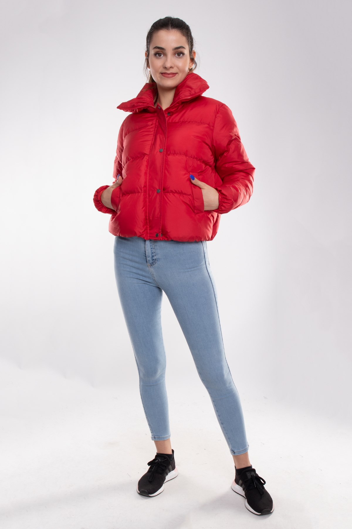 LEYLAK Geniş Yaka Kol ve Etek Ucu Lastikli Kadın Kısa Mont