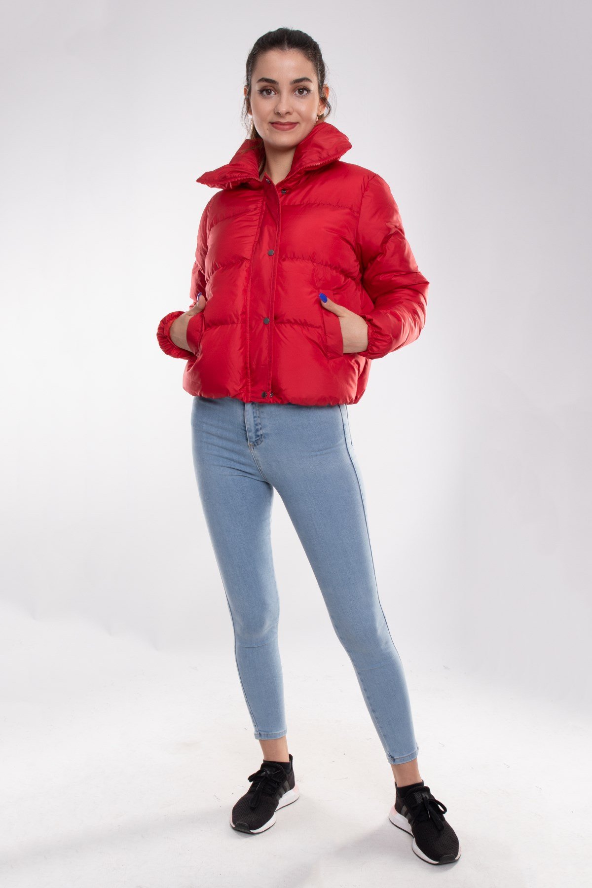 LEYLAK Geniş Yaka Kol ve Etek Ucu Lastikli Kadın Kısa Mont