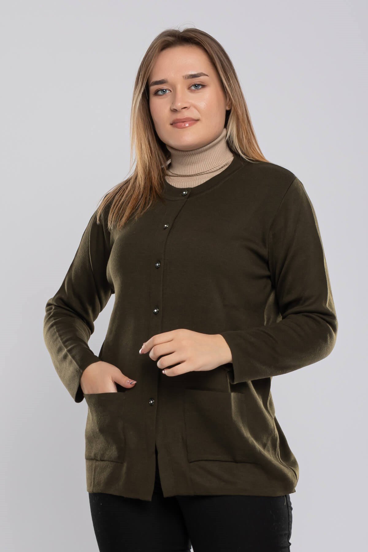 T28063 Cepli Düğmeli Büyük Beden Kısa Kadın Hırka