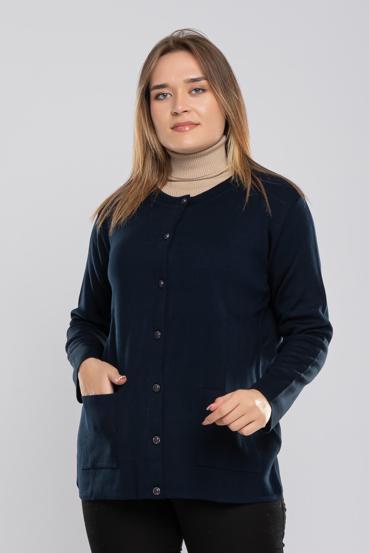 T28063 Cepli Düğmeli Büyük Beden Kısa Kadın Hırka