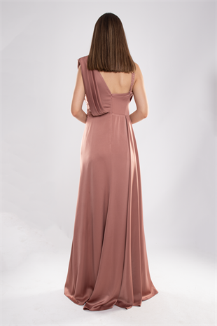 442 Şalyaka Güpür Nakışlı Beli Drape Uzun Saten Elbise