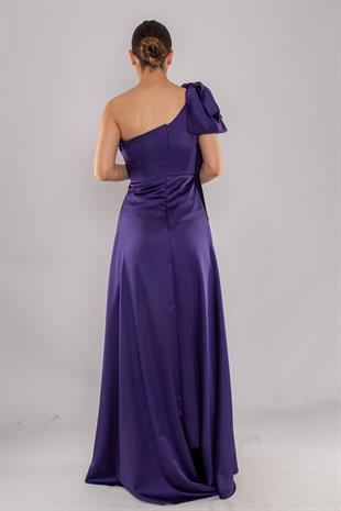 478 Tek Omuz Fiyonk Beli Drape Yırtmaçlı Uzun Saten Elbise