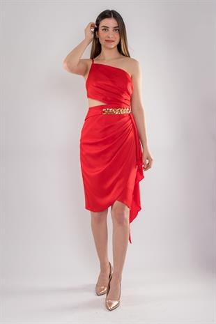 489 Tek Omuz Zincirli Beli Drape Saten Kısa Elbise