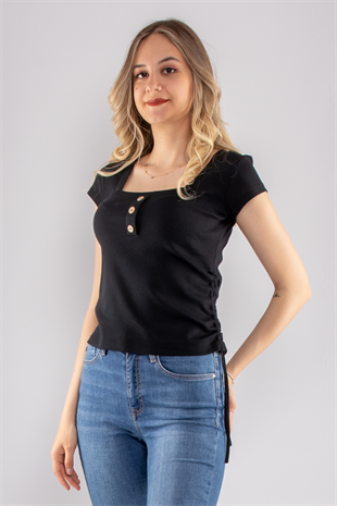 75667 Yanı Büzgü Detaylı Kare Yaka Kadın Tshirt