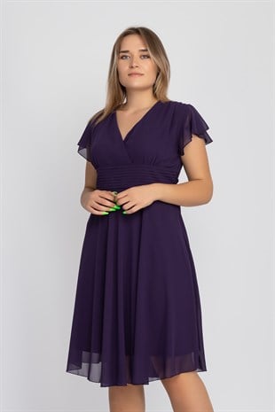 961300 Beli Pileli Kruvaze Yaka Kuşaklı Mendil Kol Şifon Elbise