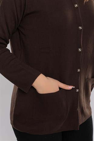 T28063 Cepli Düğmeli Büyük Beden Kısa Kadın Hırka