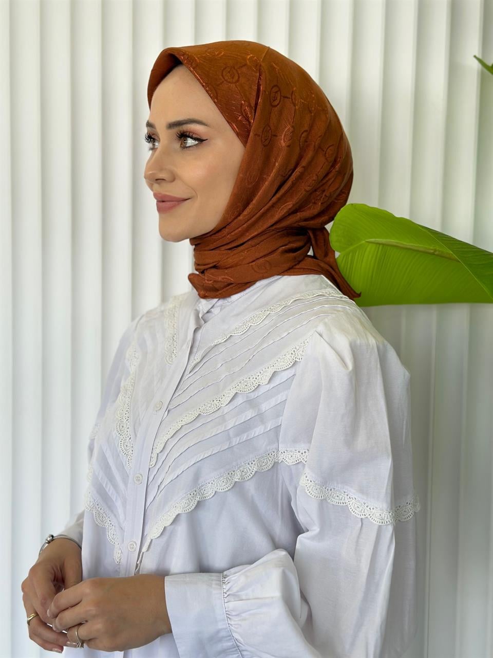 Kahve - Monogram Desen Eşarp