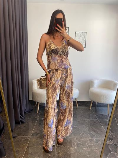 Desenli Tül Detaylı Bluz Pantolon Takımı