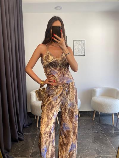 Desenli Tül Detaylı Bluz Pantolon Takımı