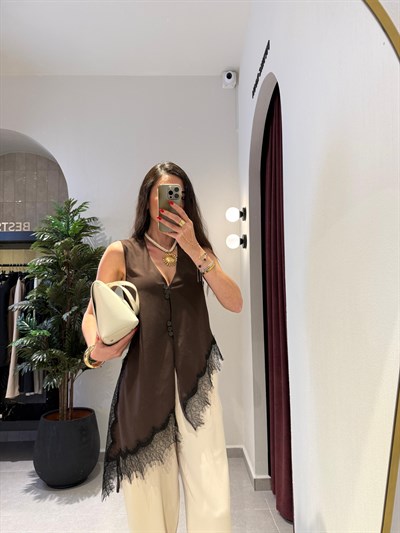 Acıkahve Dantel Detaylı Asimetrik Bluz