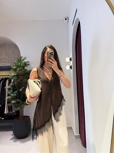 Acıkahve Dantel Detaylı Asimetrik Bluz