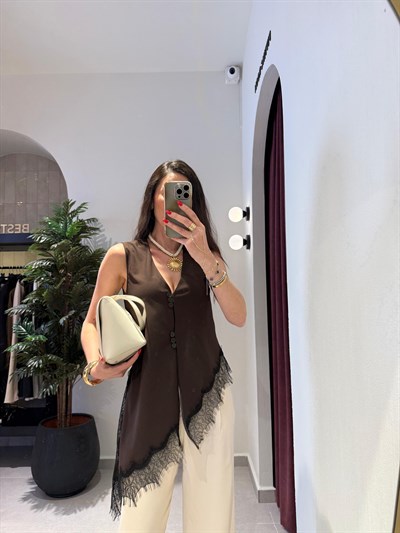 Acıkahve Dantel Detaylı Asimetrik Bluz