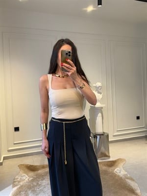 Bej Kare Yaka Askılı Bluz