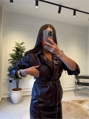 Bordo Yakası Kemer Detaylı Deri Ceket 