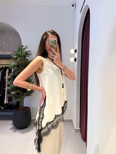 Ekru Dantel Detaylı Asimetrik Bluz