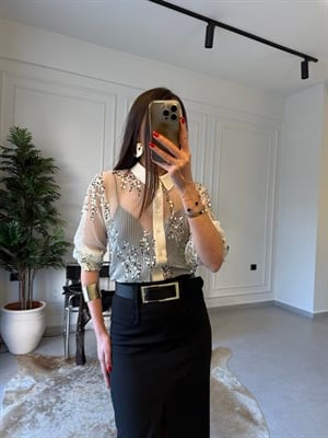 Ekru Pullu Garnilli Gömlek 