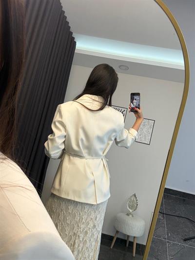 Ekru Renk Çanta Kemerli Blazer Ceket 