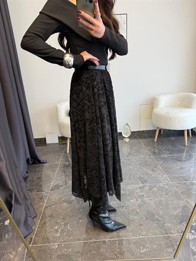 Flok Baskılı Asimetrik Kesim Siyah Etek