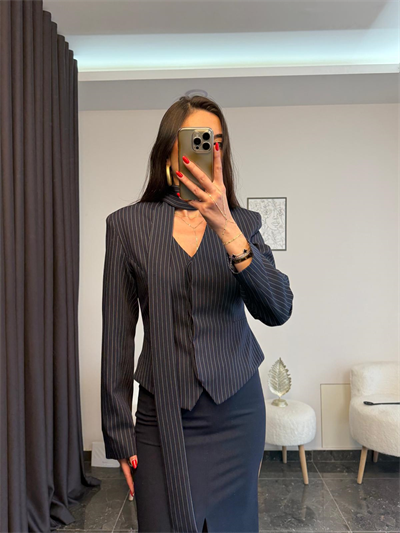 Fular Detaylı Önden Gizli Düğmeli Slim Fit Ceket