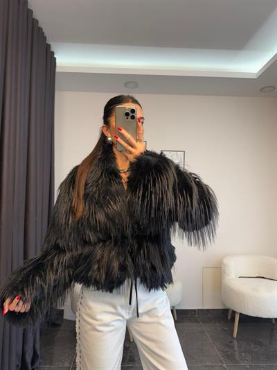 Geniş yaka deri ip kemerli kürk 