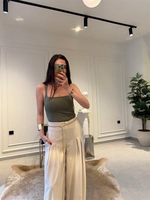 Haki Kare Yaka Askılı Bluz