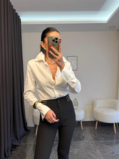 Kırık Beyaz Vatkalı Omzu Dikişli Slim Fit Gömlek 