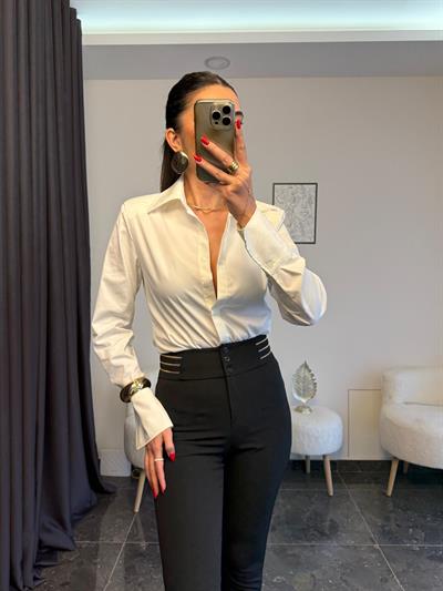 Kırık Beyaz Vatkalı Omzu Dikişli Slim Fit Gömlek 