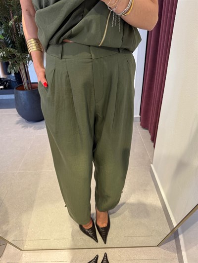 Koyu Yeşil Önden Fermuarlı Yelek Ve Paçası Ayarlanabilir Pantalon Takımı