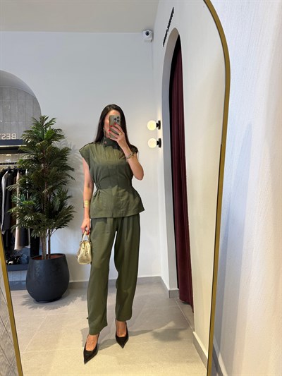 Koyu Yeşil Önden Fermuarlı Yelek Ve Paçası Ayarlanabilir Pantalon Takımı