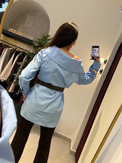 Mavi Omuz Detaylı Gömlek