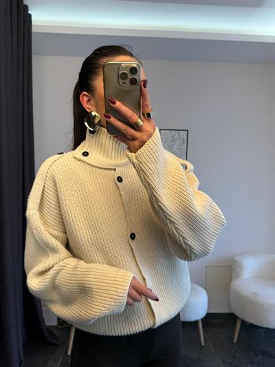 premium kalite dik yaka boyun düğmeli ekru kazak 