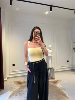 Sarı Kare Yaka Askılı Bluz