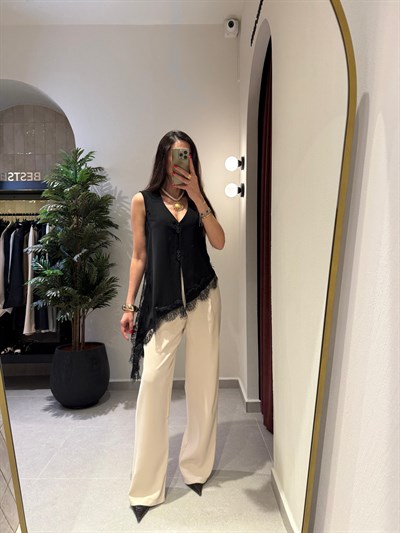 Siyah Dantel Detaylı Asimetrik Bluz 