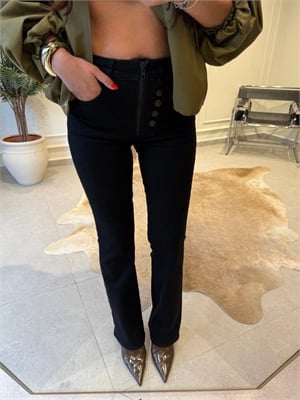 Siyah Düğme Detaylı Jean Pantolon(ön sipariş tahmini cıkıs 25 ekim )