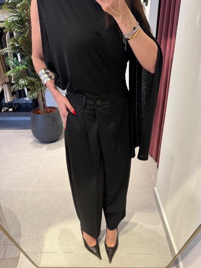 Siyah Kapama Detaylı Pantolon 