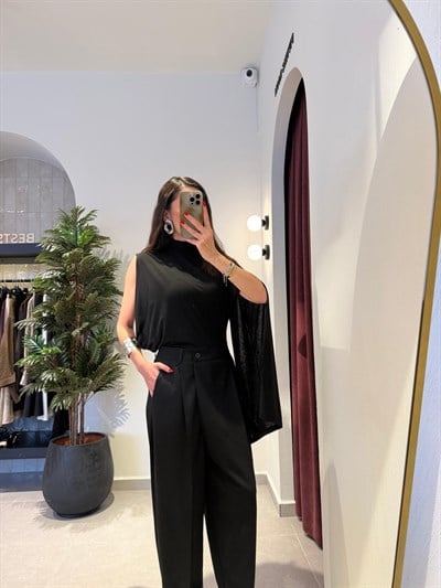 Siyah Kapama Detaylı Pantolon 