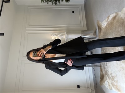 Siyah Kaplama Düğmeli Kruvaze Yaka Belden Kuşaklı Takım 