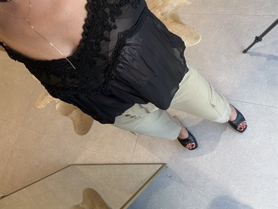 Siyah Nakış Ve Boncuk İşlemeli Şifon Bluz