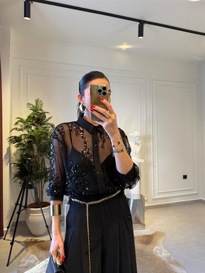 Siyah Pullu Garnilli Gömlek 