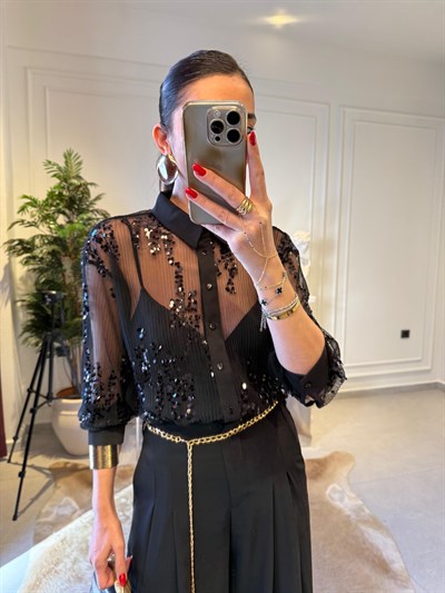 Siyah Pullu Garnilli Gömlek 