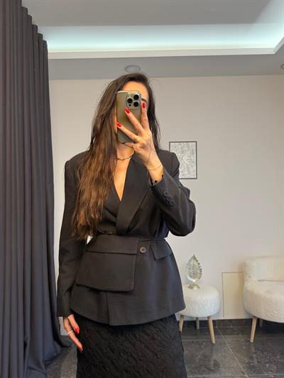 Siyah Renk Çanta Kemerli Blazer Ceket 