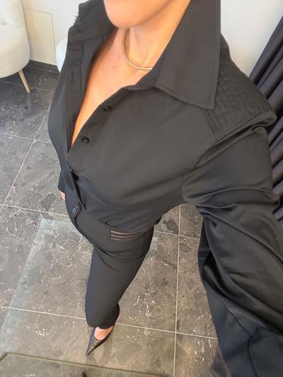 Siyah Vatkalı Omzu Dikişli Slim Fit Gömlek 