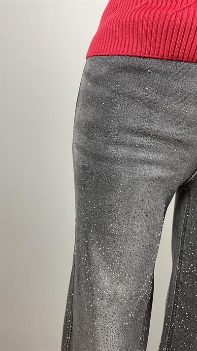 Taş Detaylı Boru Paça Ligralı Jean