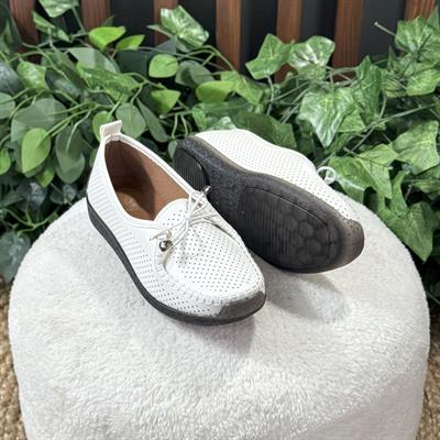 BAĞCIK DETAYLI DELİKLİ KLASİK BABET M1199