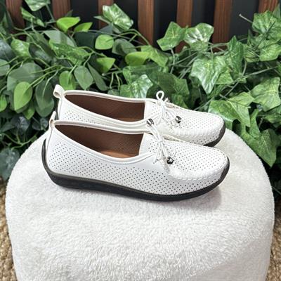 BAĞCIK DETAYLI DELİKLİ KLASİK BABET M1199
