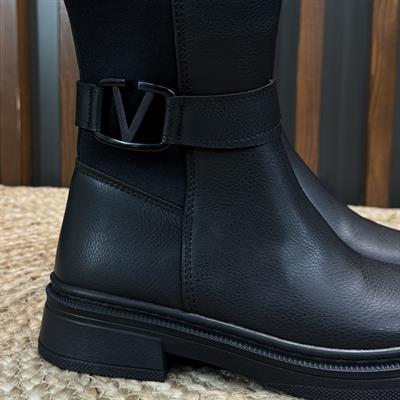 V LOGOLU DÜZ TABAN SİYAH ÇİZME BOT 4549