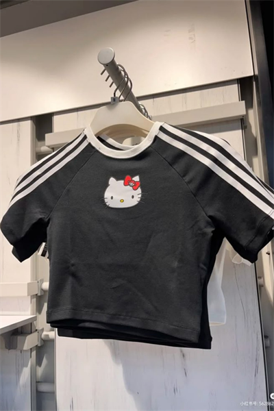 4 RENK Hello Kitty Üç Şeritli Kısa Kollu Crop