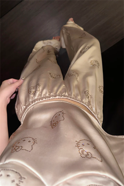 Bej Hello Kitty Taş Detaylı Saten Homewear Pijama Takımı
