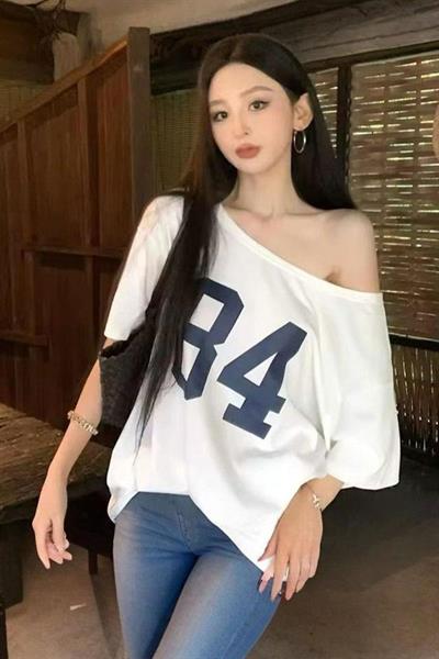 Beyaz 84 Number Salaş Omuz Dekolteli Off-Shoulder T-Shirt